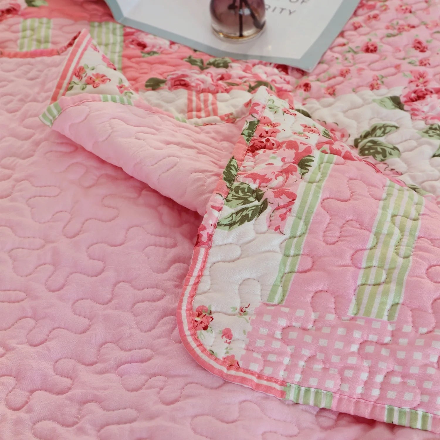 Quilts 3-Piece Pink Patchwork Floral Quilt Set with Shams