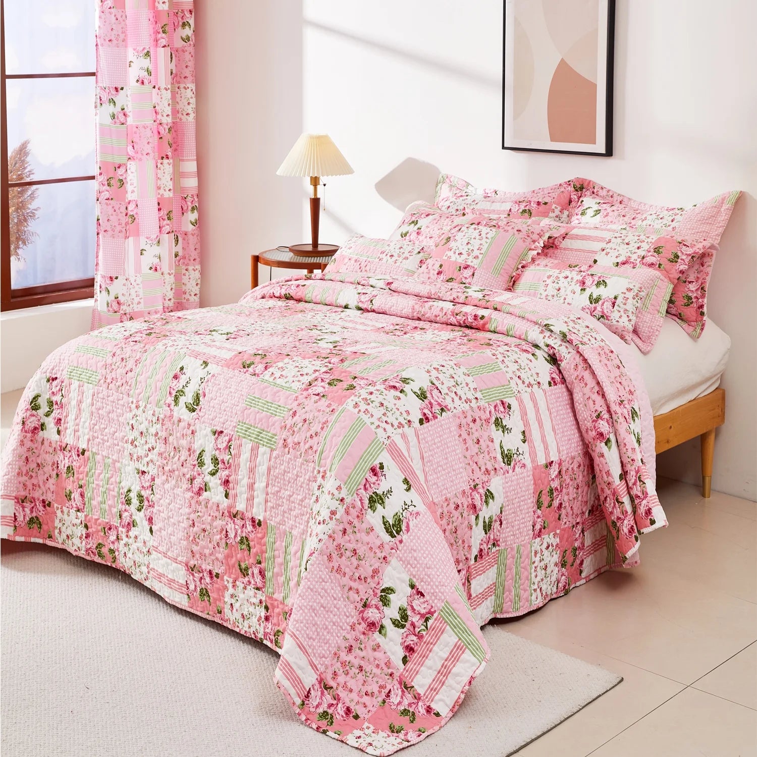 Quilts 3-Piece Pink Patchwork Floral Quilt Set with Shams