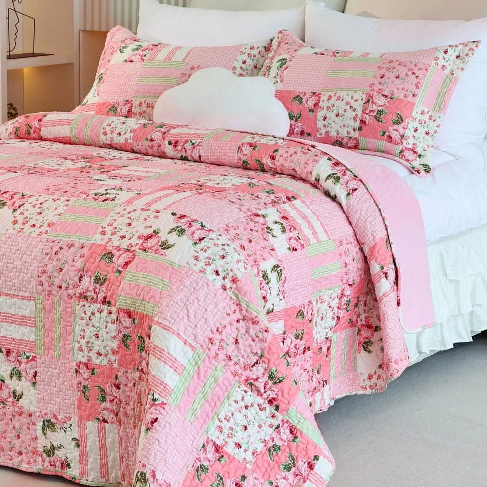 Quilts 3-Piece Pink Patchwork Floral Quilt Set with Shams